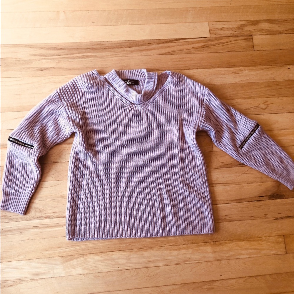 Long sleeve edgy blouse with choker